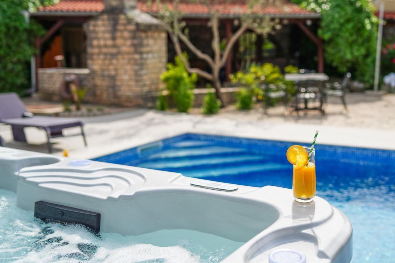 Stone Lady Holiday Home With Pool&Hot Tub,Sauna,Bbq,Garden Rasopasno المظهر الخارجي الصورة