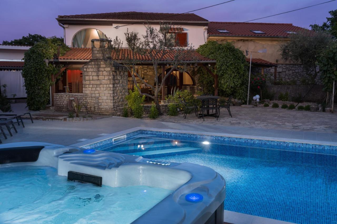 Stone Lady Holiday Home With Pool&Hot Tub,Sauna,Bbq,Garden Rasopasno المظهر الخارجي الصورة