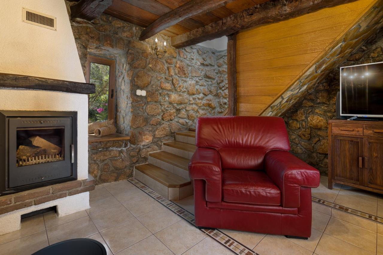 Stone Lady Holiday Home With Pool&Hot Tub,Sauna,Bbq,Garden Rasopasno المظهر الخارجي الصورة