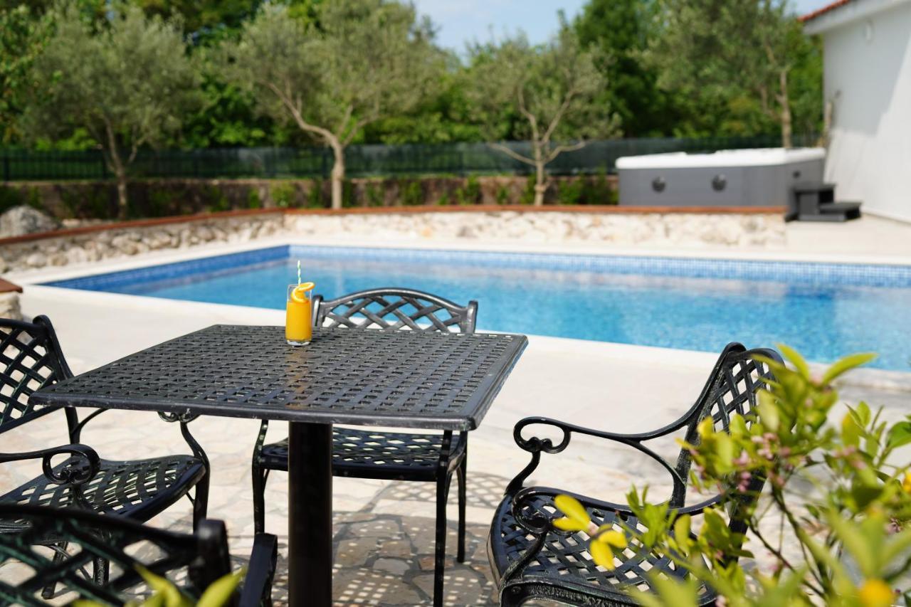 Stone Lady Holiday Home With Pool&Hot Tub,Sauna,Bbq,Garden Rasopasno المظهر الخارجي الصورة