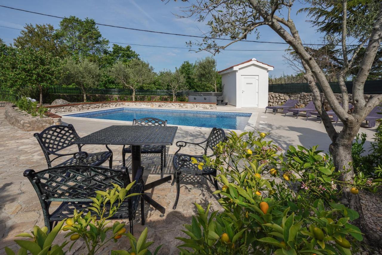 Stone Lady Holiday Home With Pool&Hot Tub,Sauna,Bbq,Garden Rasopasno المظهر الخارجي الصورة