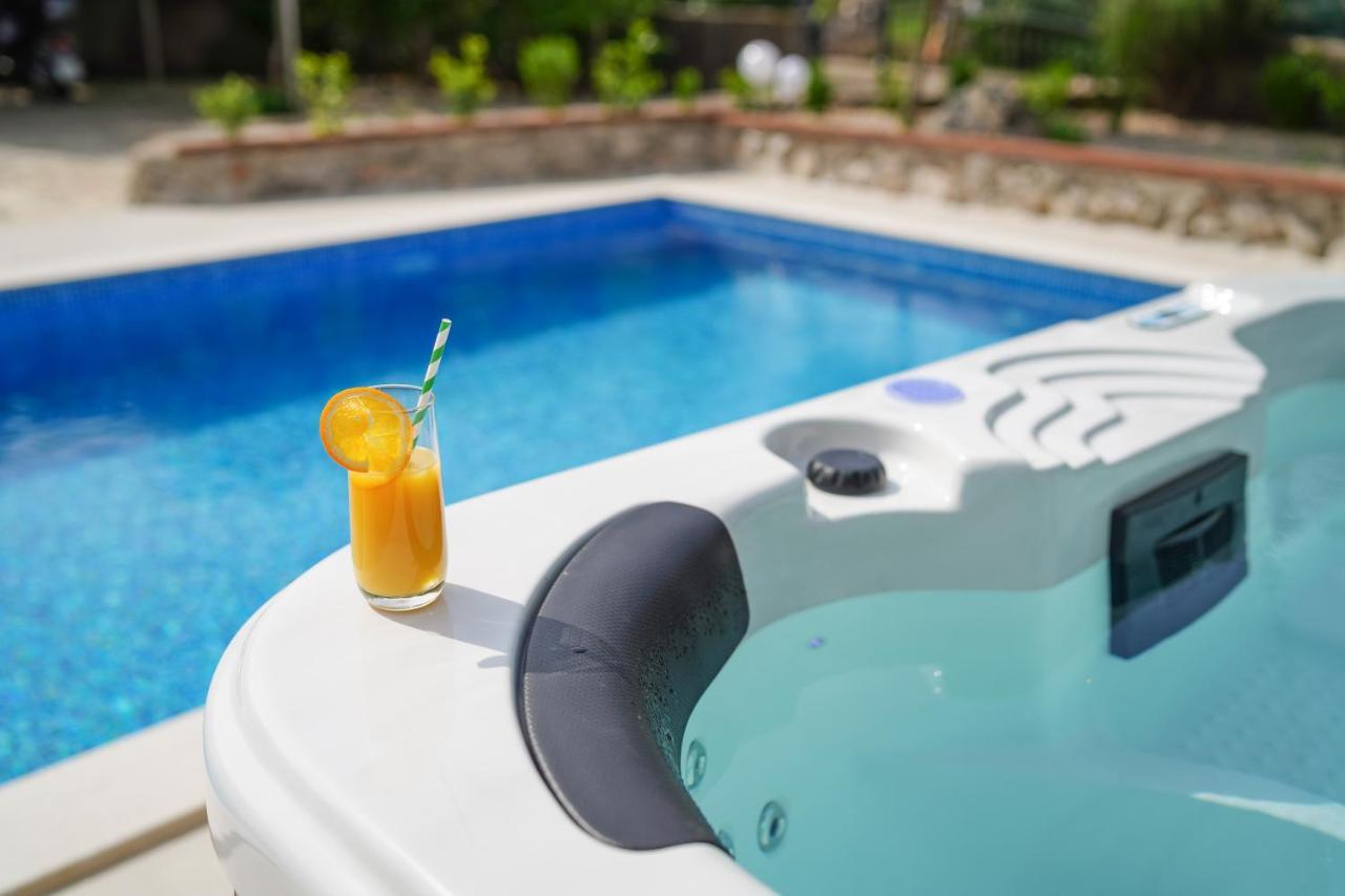 Stone Lady Holiday Home With Pool&Hot Tub,Sauna,Bbq,Garden Rasopasno المظهر الخارجي الصورة