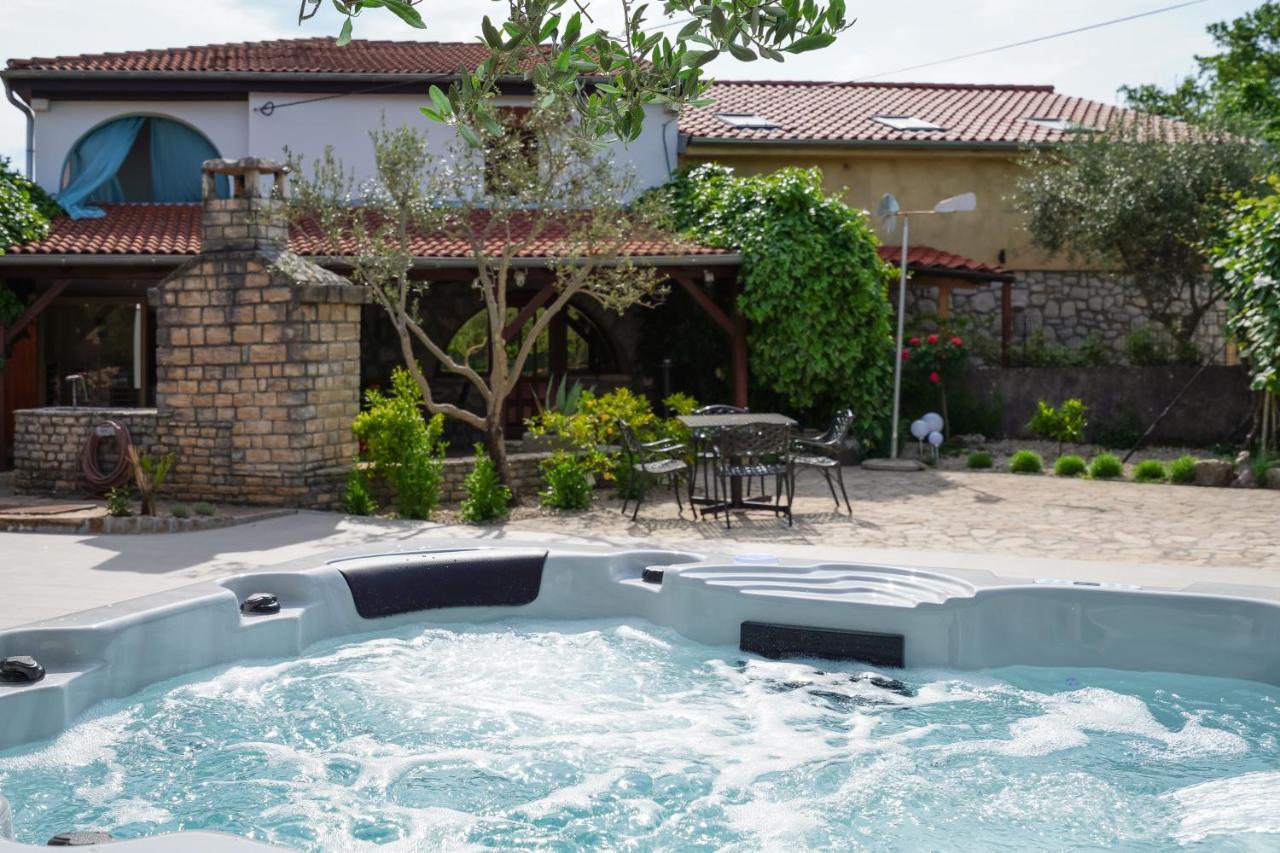 Stone Lady Holiday Home With Pool&Hot Tub,Sauna,Bbq,Garden Rasopasno المظهر الخارجي الصورة